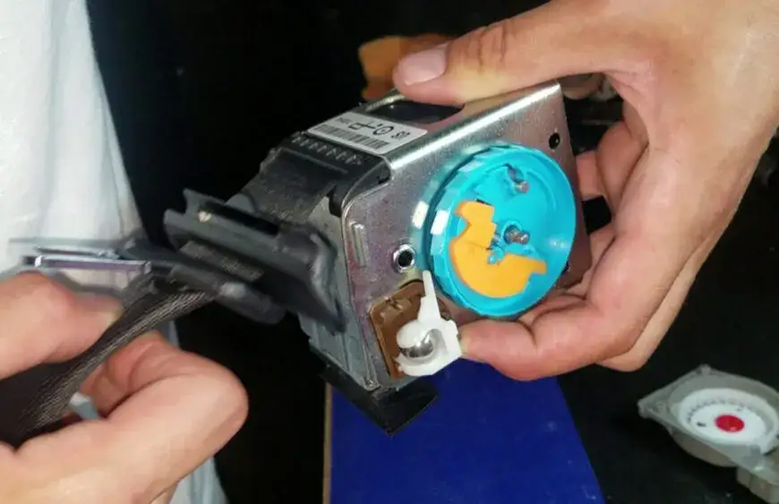 Jak samodzielnie naprawić napinacz pasa bezpieczeństwa – krok po kroku bez błędów