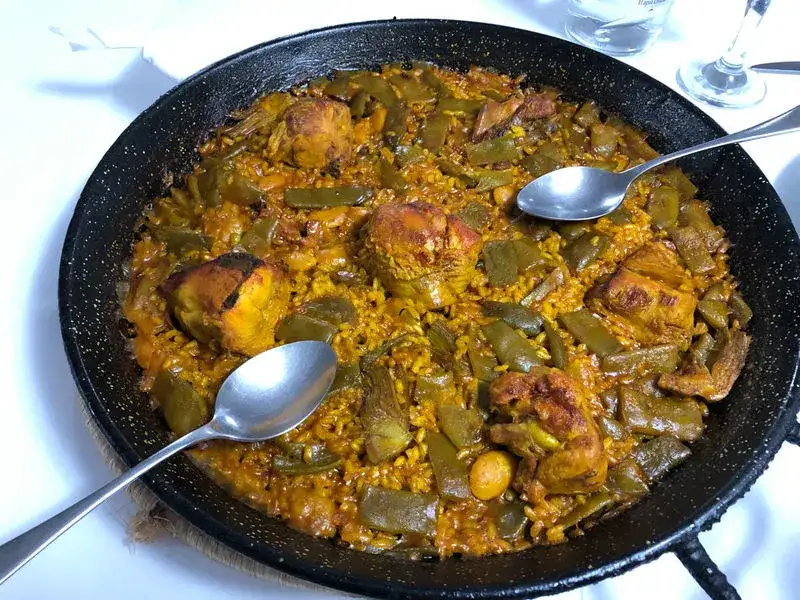 Co zjeść w Walencji? Odkryj najlepsze lokalne przysmaki i dania