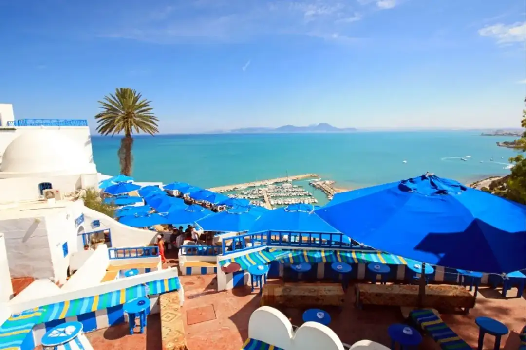 Co zabrać na wakacje do Tunezji? Spakuj walizkę bez stresu!