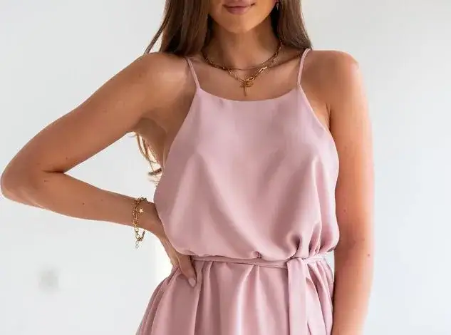 Ramiączka spaghetti: jak je nosić i stylizować w modzie?