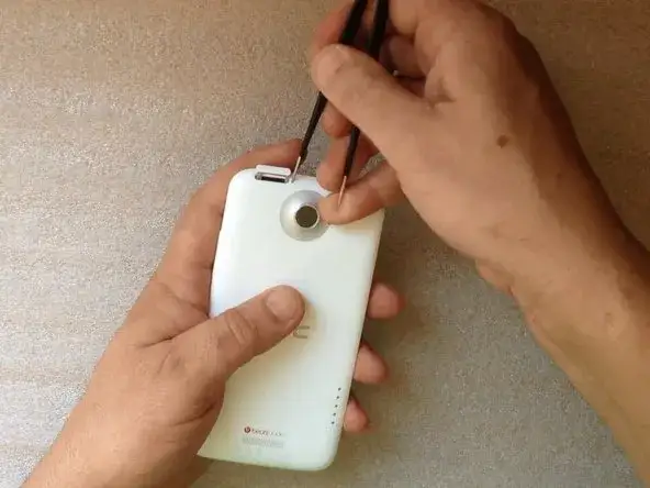 Wymiana baterii w HTC One X - uniknij problemów i zrób to sam