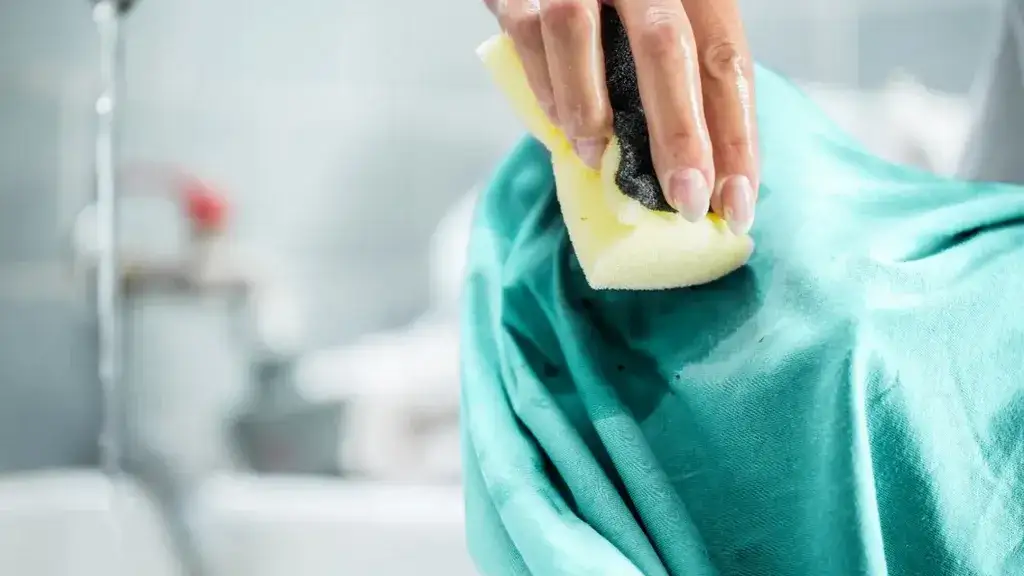 Czy odplamiacz to to samo co wybielacz? Oto kluczowe różnice