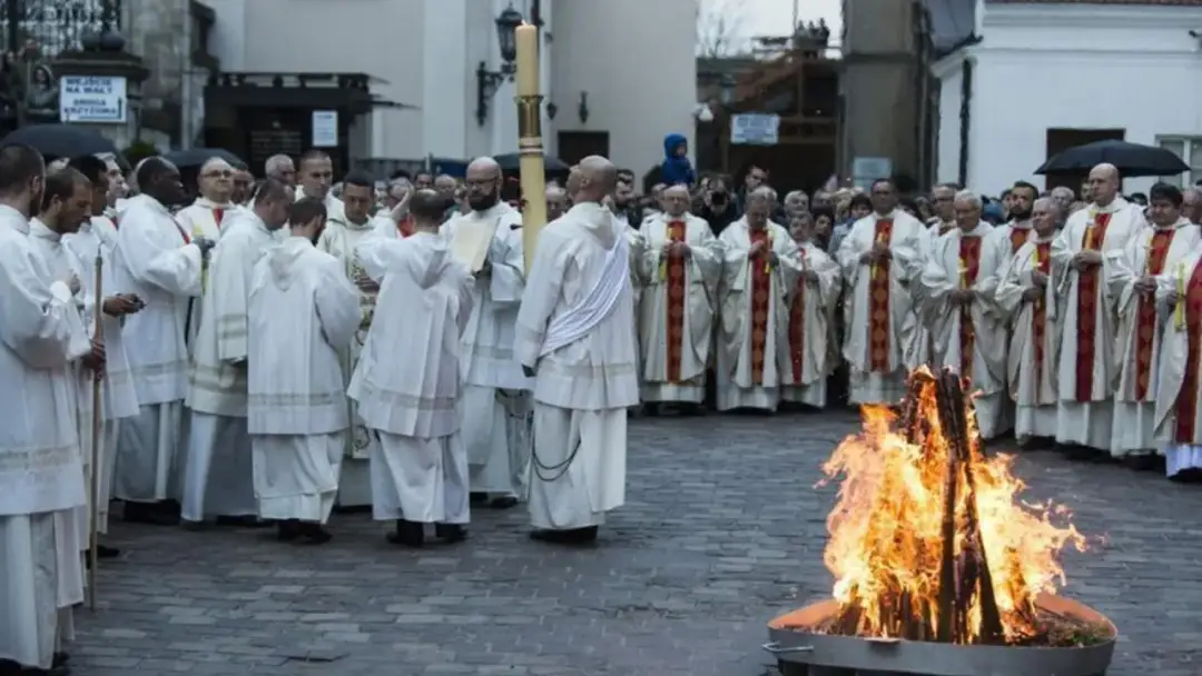 Ile trwa msza rezurekcyjna? Poznaj czas trwania i ważne szczegóły