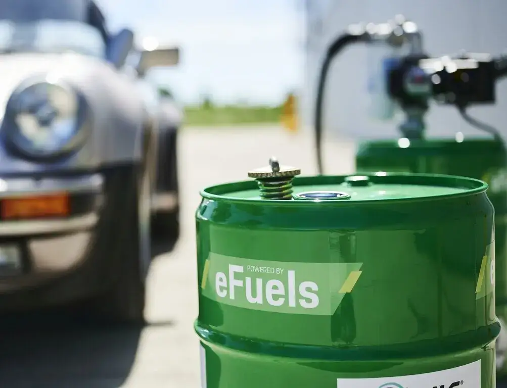 Mit alternativen Kraftstoffen nur langsam gefahren werden kann – warum?