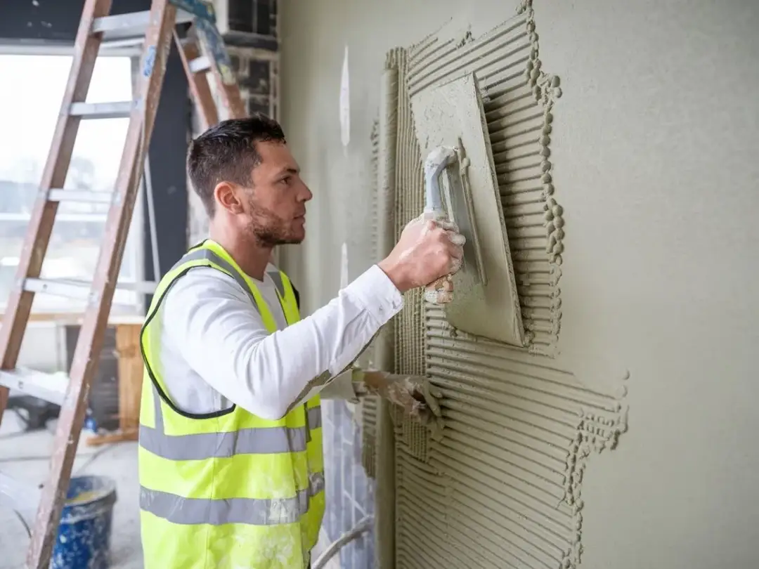 Czy na tynk maszynowy trzeba kłaść gładź, aby uniknąć problemów?