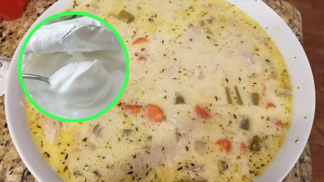 Jak dodawać śmietanę do zupy, aby uniknąć zwarzenia i grudek