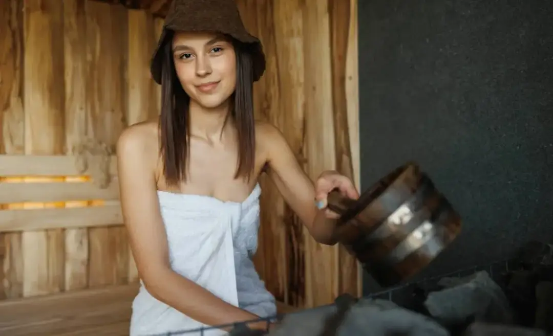 Filc czy wełna? Jaka czapka do sauny najlepsza dla Ciebie?