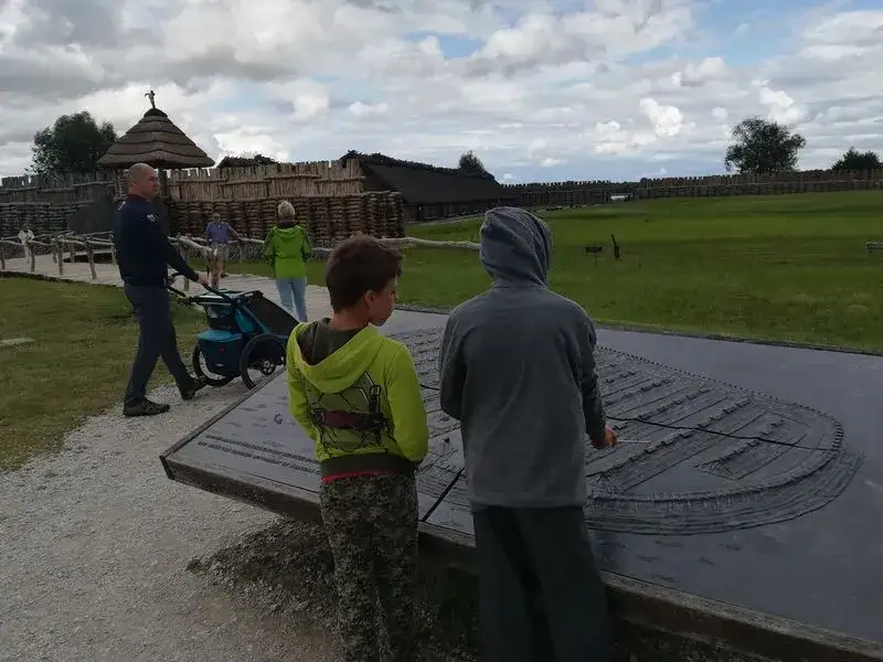 Żnin atrakcje dla dzieci: Rodzinne wyprawy w sercu Pałuk