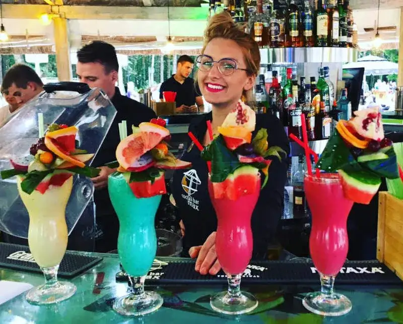 Najlepsze drink bary w Jastrzębiej Górze – odkryj wyjątkowe koktajle