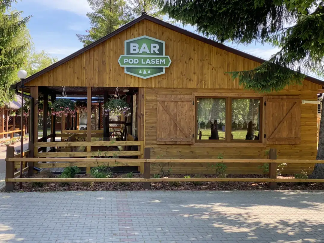 Zajazd pod Lasem: Wesele, Nocleg, Kuchnia. Jak wybrać idealny?