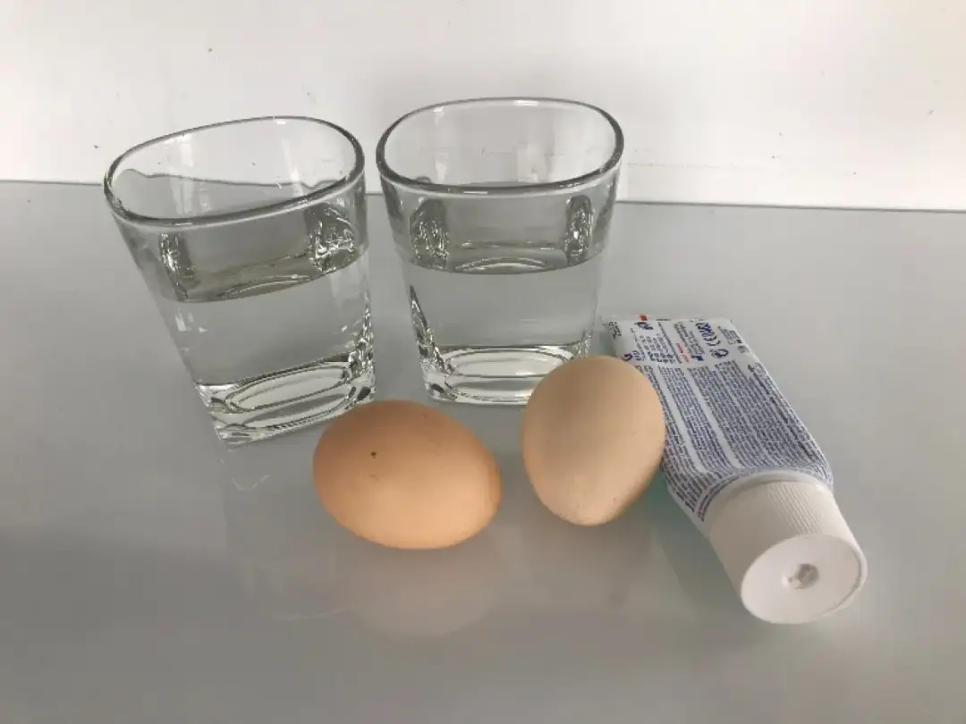 Jajko w occie: Odkryj tajemnicę gumowej piłeczki! Przewodnik