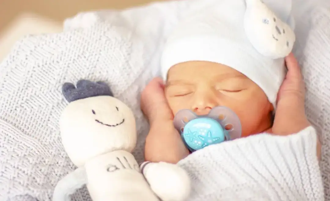 Smoczek: Kiedy wymiana? Bezpieczeństwo i rozwój dziecka