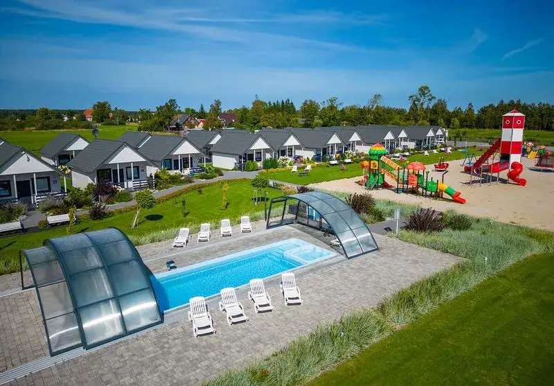 Polskie morze z dzieckiem: Kurort czy spokój? Wybierz idealnie!