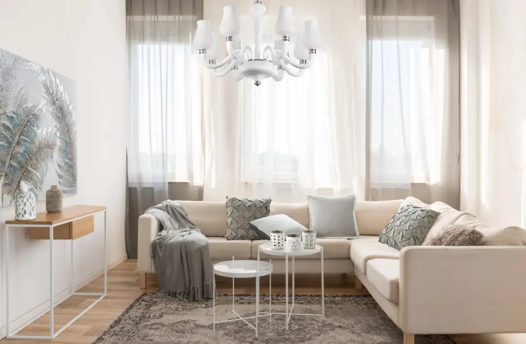 Jakie firany do salonu w stylu skandynawskim? Odkryj idealne rozwiązania