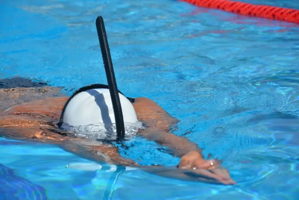 Jak pływać kraulem bez zmęczenia? Odkryj sekrety techniki