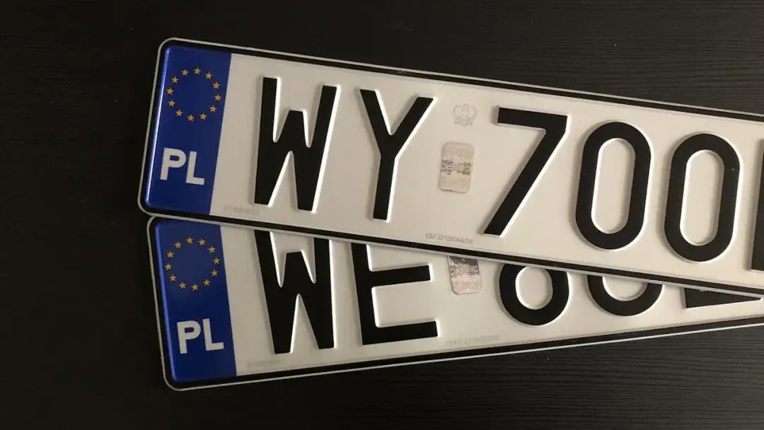 Ile kosztuje rejestracja samochodu w 2025? Kompletny cennik opłat