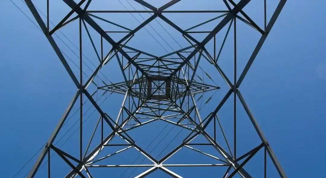 3 warunki przy przyłączaniu prądu: Jak ich uniknąć? Pełny poradnik