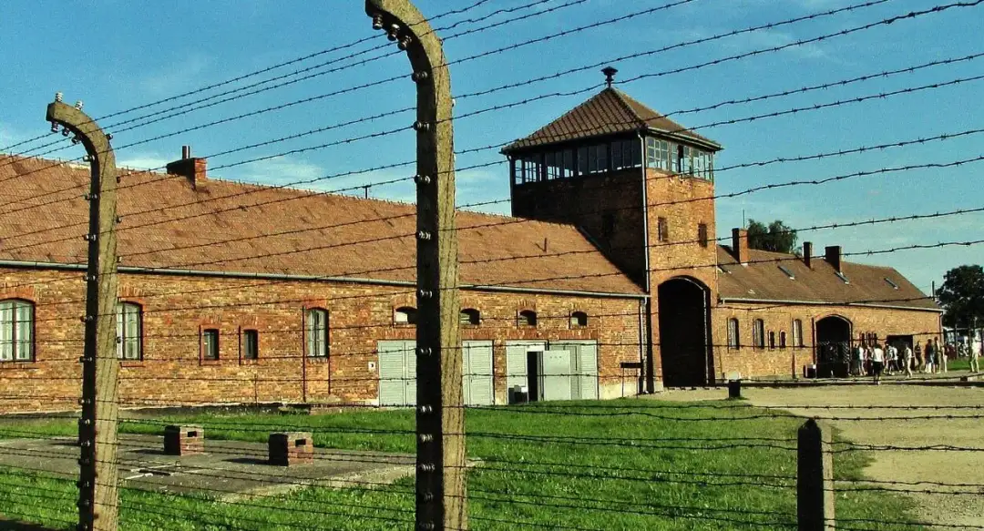 Gdzie znajduje się Auschwitz-Birkenau? Odkryj jego lokalizację w Polsce