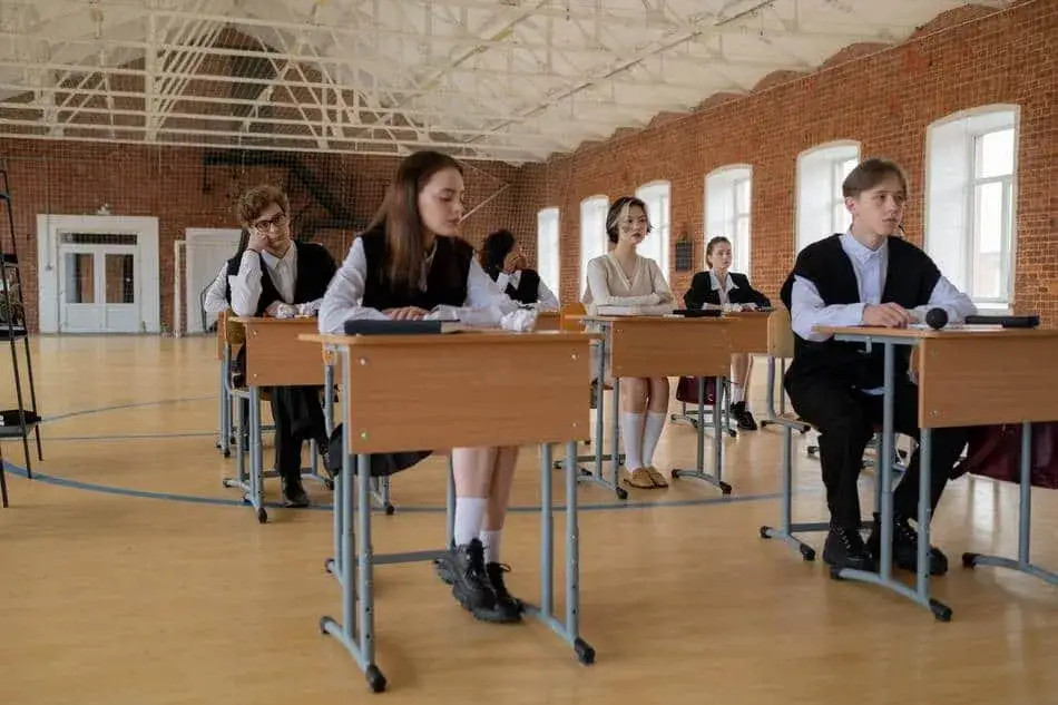 Stylizacje na egzamin ósmoklasisty: ubierz się elegancko i wygodnie!