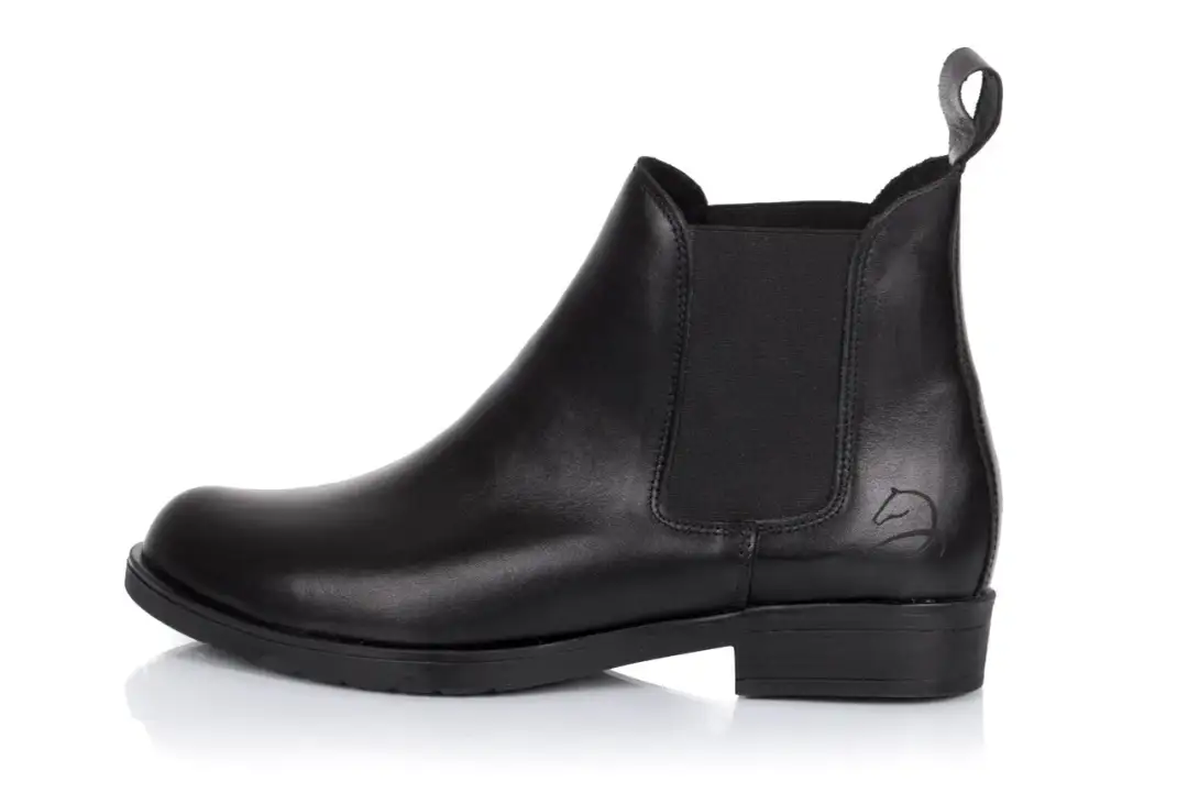 Idealne buty jeździeckie damskie? Przewodnik po wyborze i pielęgnacji.