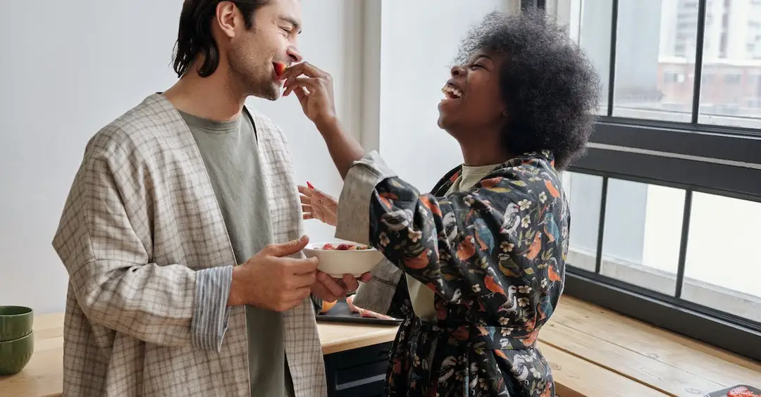 W Powietrzu - lekka nowa komedia z 2023 roku. Recenzja