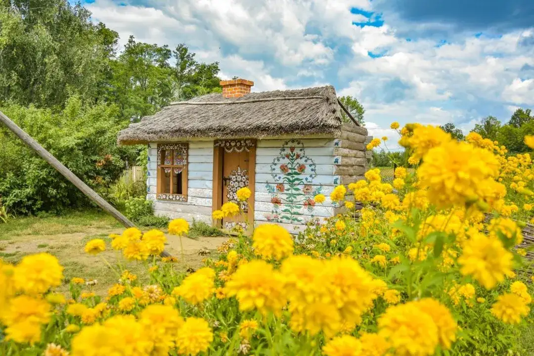 Skansen Zalipie: Odkryj piękno malowanej wsi w Małopolsce