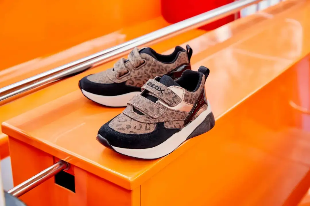 Jakie buty dla dziecka które uczy się chodzić - wybierz najlepsze opcje