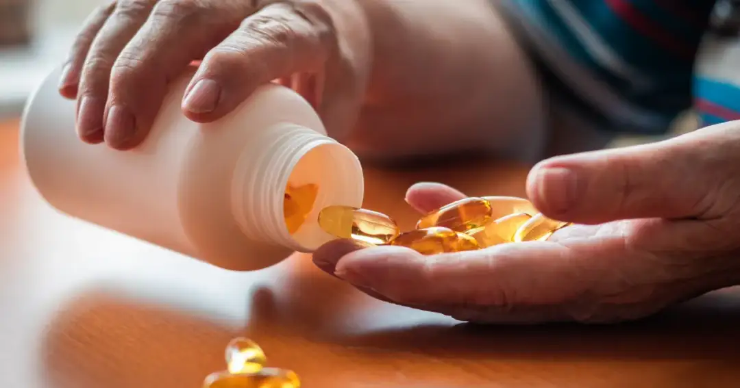 Jak zażywać witaminę D3? Dawki, łączenia, błędy poznaj zasady eksperta.