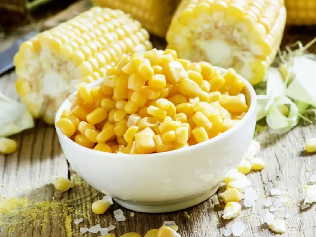 Ile kalorii ma kukurydza gotowana z solą? Zaskakujące fakty o jej wartościach!