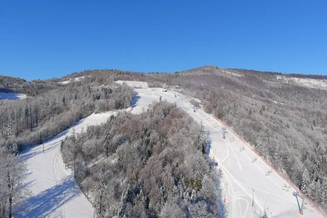 Czy stoki narciarskie są czynne? Sprawdź aktualny status i warunki