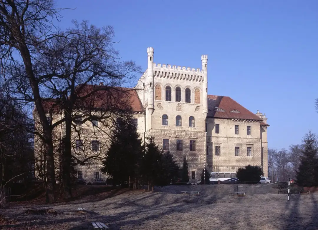 Zamek w Książu Wielkim: Fascynująca historia i tajemnice architektury