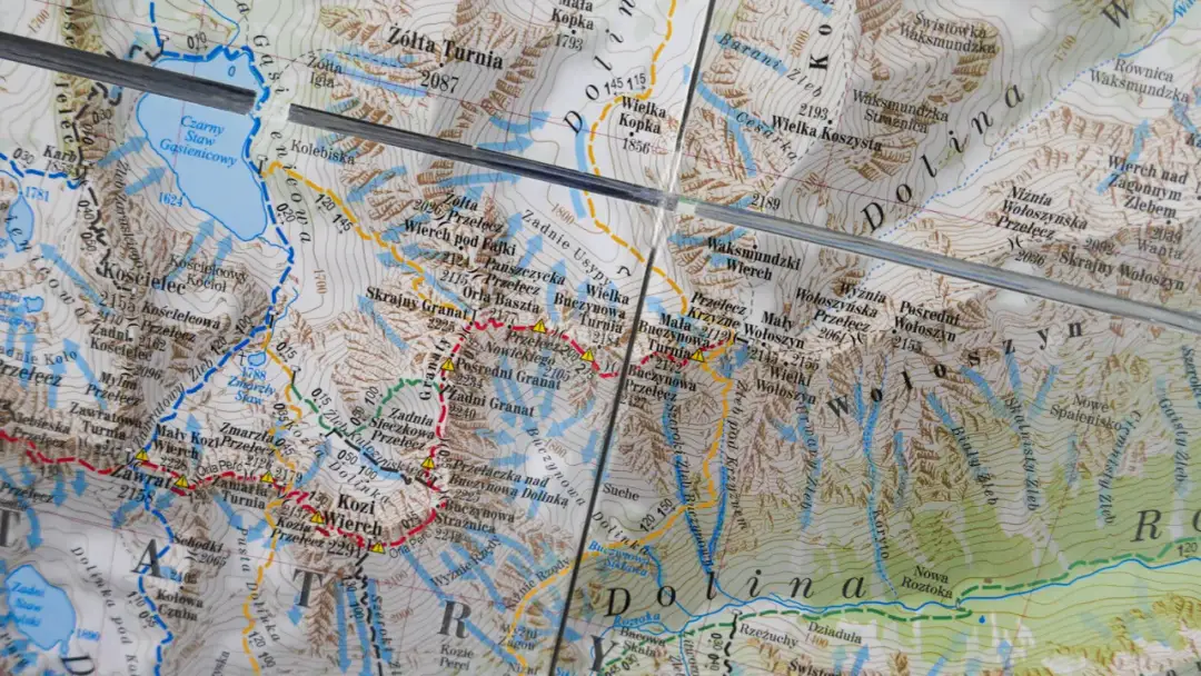 Co oznacza szlak rowerowy czerwony i dlaczego warto go poznać?