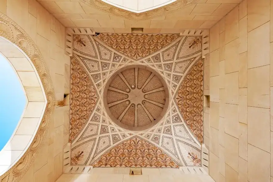 Najlepszy czas na podróż do Omanu: kiedy jechać, by uniknąć upałów i tłumów