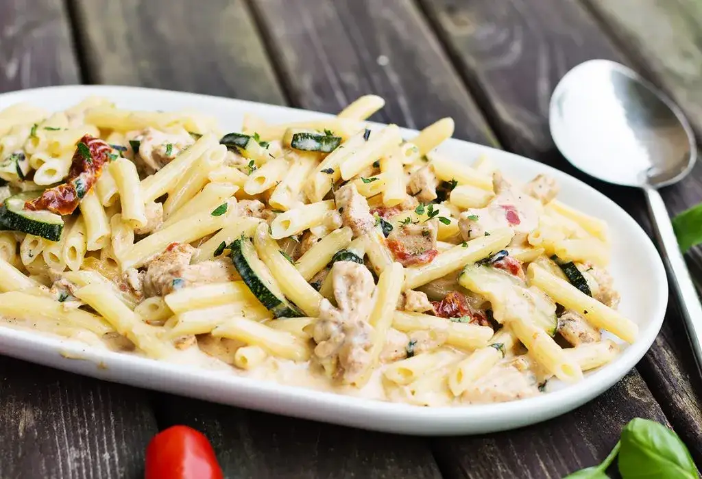 Penne z kurczakiem - proste przepisy na pyszne dania makaronowe