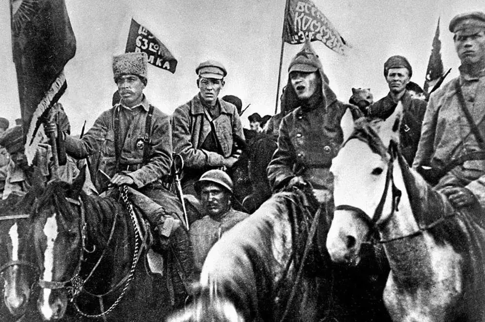 Strategie i taktyki nacierającej armii: klucz do zrozumienia wojen