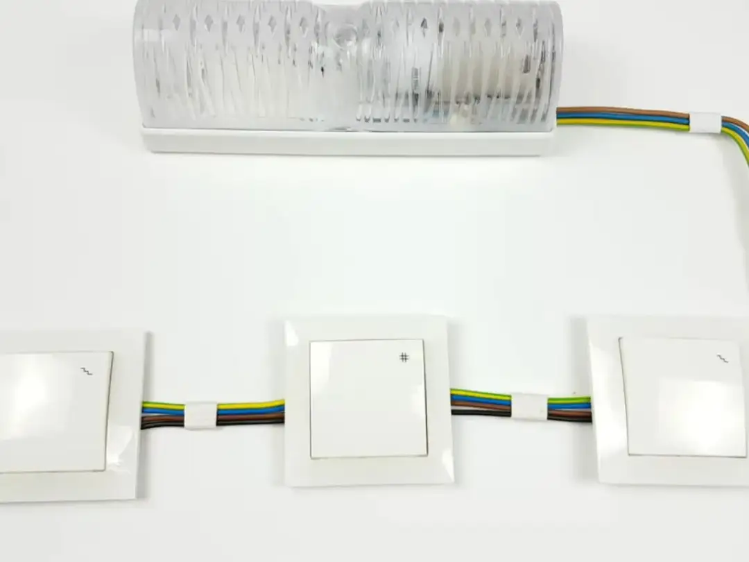 Jak podłączyć prąd na klatce schodowej bezpiecznie i skutecznie