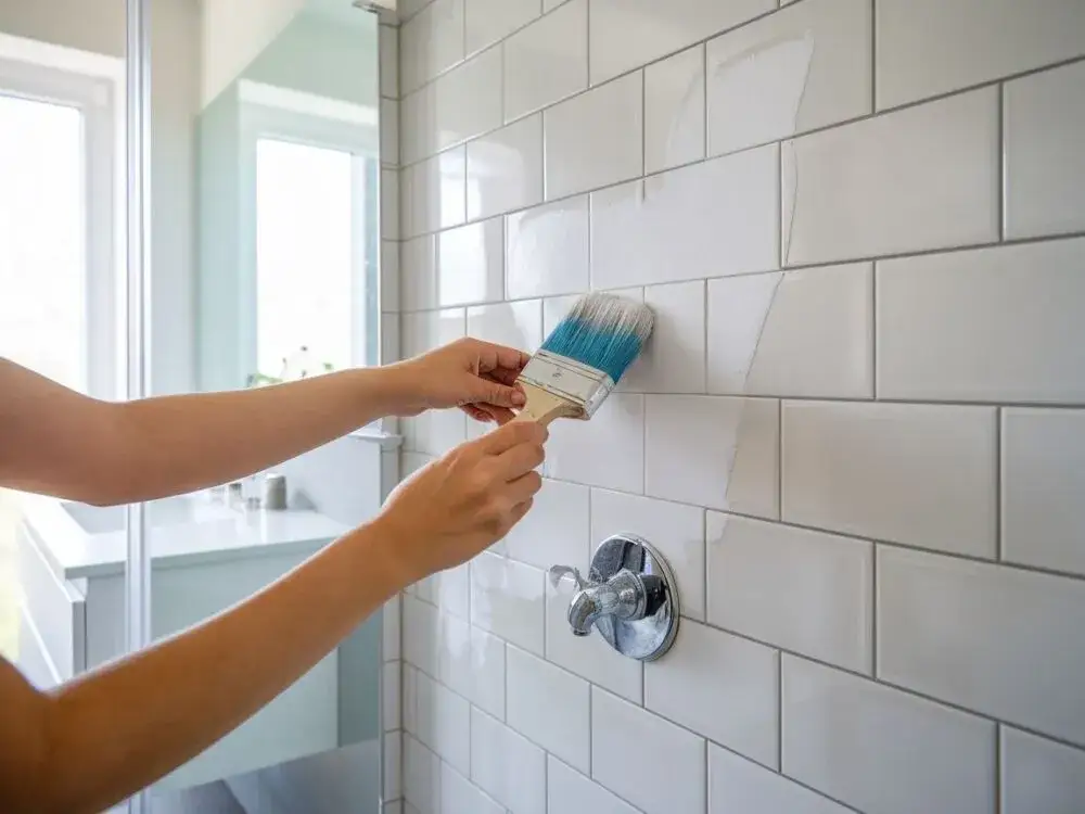 Czym odtłuścić płytki przed malowaniem? Sprawdzone metody i porady.