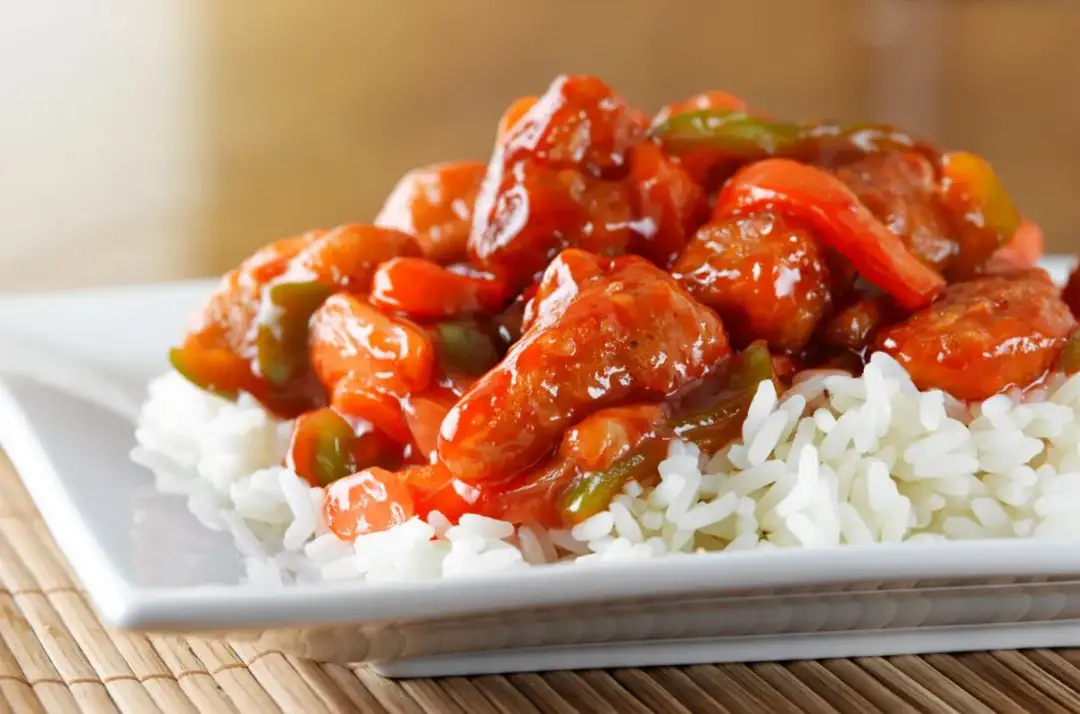 Co zrobić z sosem słodko-kwaśnym? Pyszne przepisy, które zaskoczą