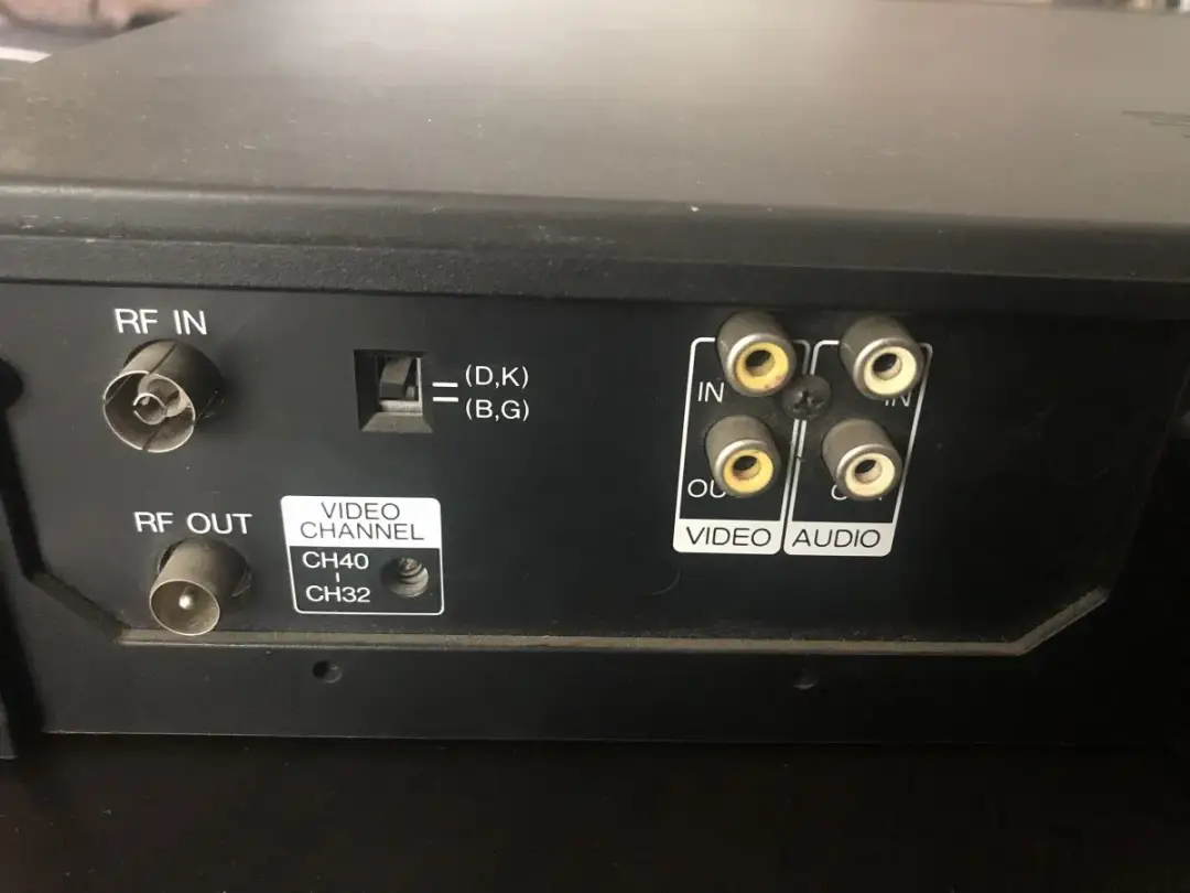 Jak podłączyć magnetowid do telewizora? Proste kroki, które zadziałają