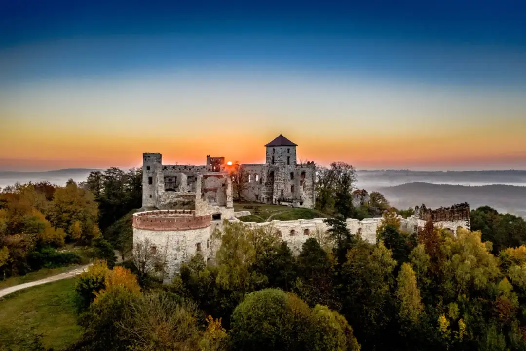 Zamek w Tenczynie: Historia, tajemnice i atrakcje turystyczne