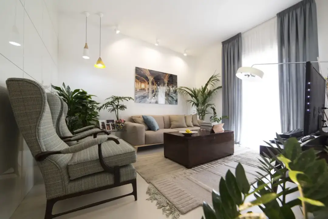 Jak zagospodarować róg w salonie - kreatywne pomysły na aranżację