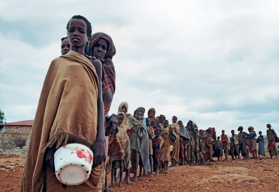 Jak żyją ludzie w Afryce? Zaskakujące różnice między miastem a wsią