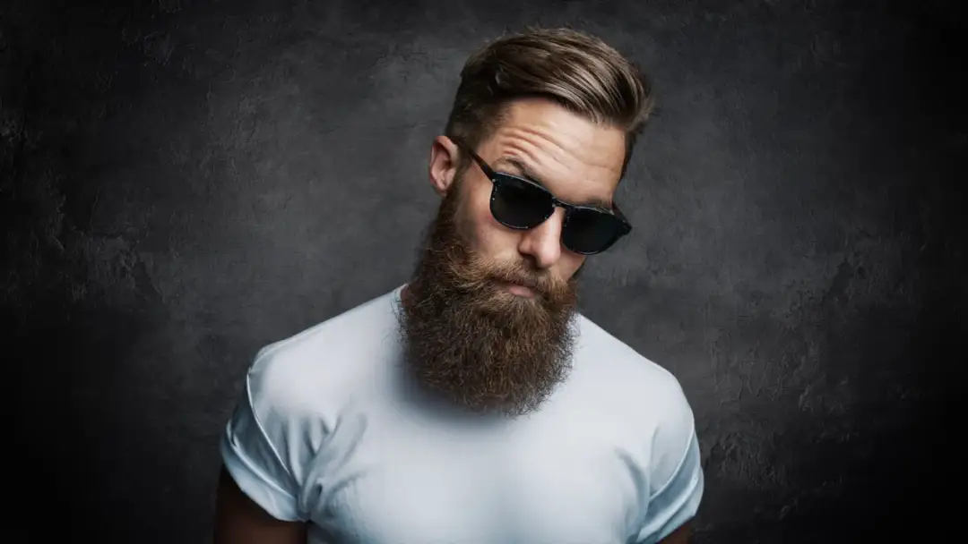 Gęsty zarost: Co naprawdę działa? Kompletny poradnik.