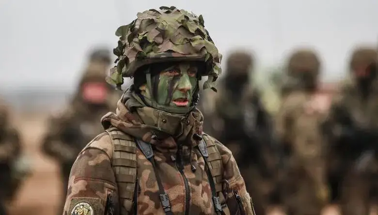 Ile zarabia żołnierz zawodowy? Zaskakujące wyniki wynagrodzeń w Polsce