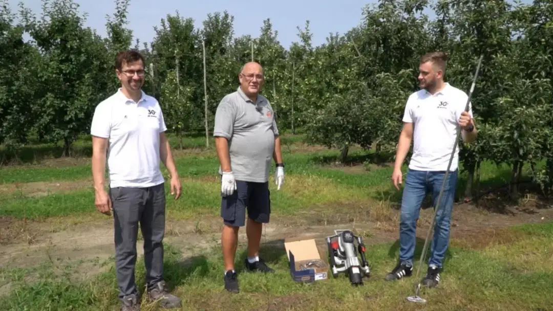 Jak prawidłowo wkręcić kotwy sadownicze dla stabilnych drzew