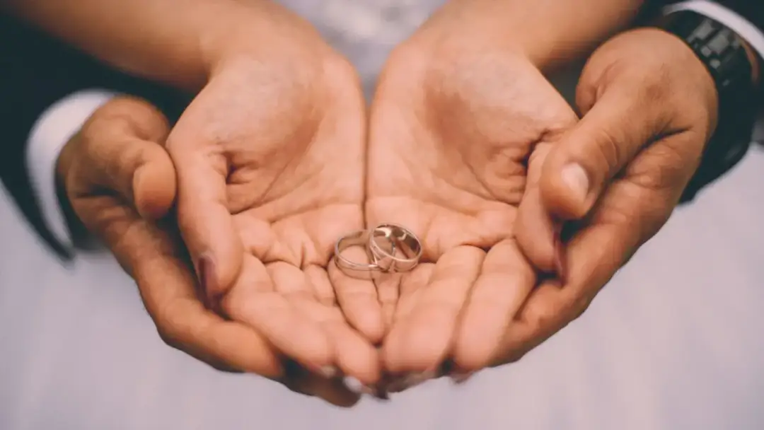 Czy na ślubie cywilnym muszą być obrączki? Prawda i mity o tradycji