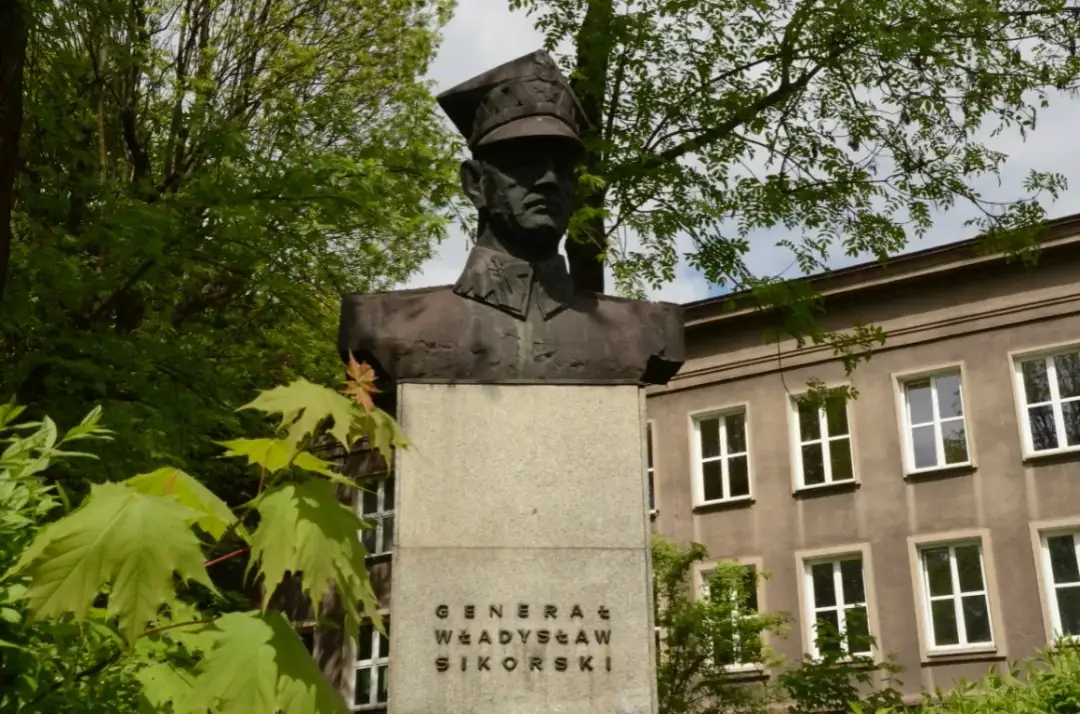 Plac Generała Sikorskiego w Krakowie - historia i atrakcje w okolicy