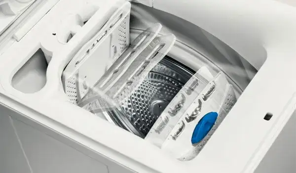 Czym wyczyścić pralkę ładowaną od góry, aby uniknąć nieprzyjemnych zapachów?