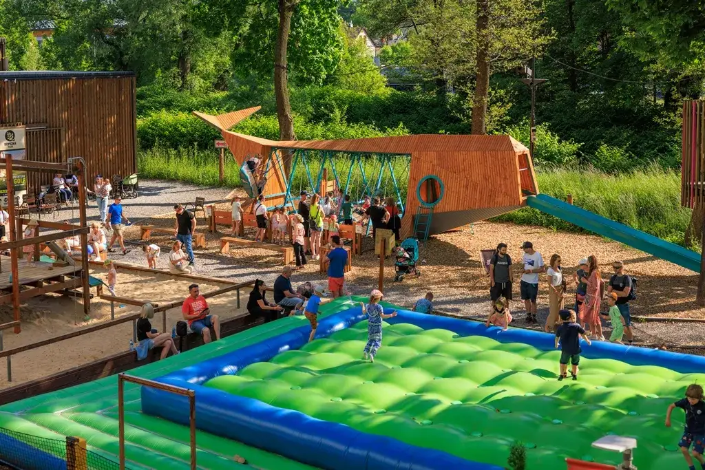 Park linowy w Deche – sprawdź atrakcje, ceny i bezpieczeństwo