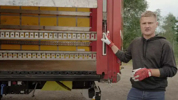 Jak otworzyć dach w naczepie - proste kroki, które musisz znać